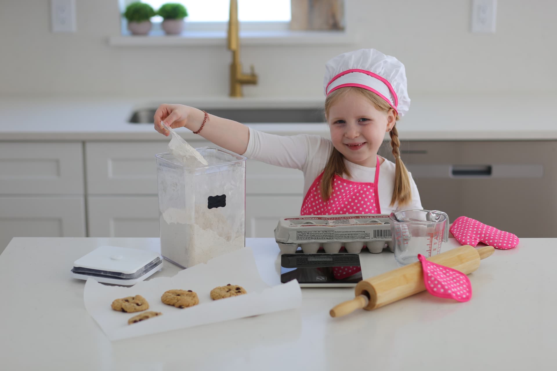 A spoonful into the canister, cookies lined up.